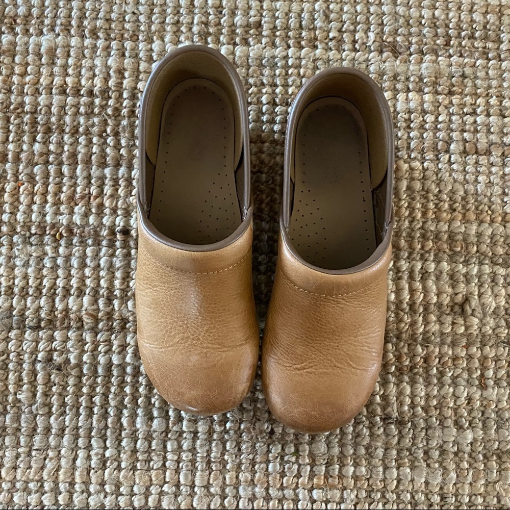 Dansko Clog Honey Leather Size 40